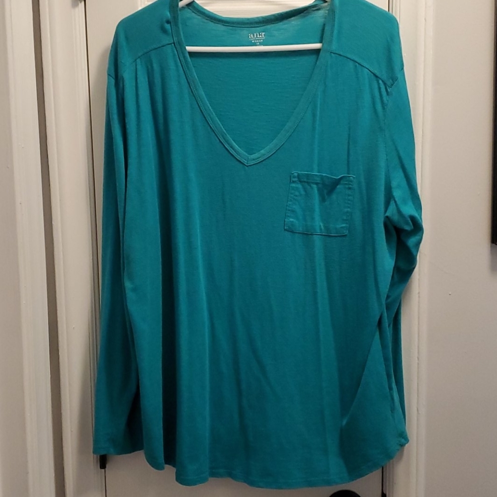Long sleeve tee
